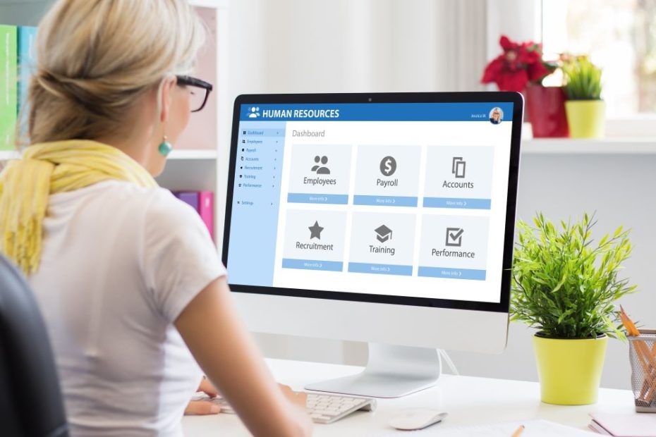 Outsource to Get Access to Full Service Accounting | VertiSource HR